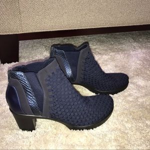 Steve Madden Navy Ankle Booties Size 10